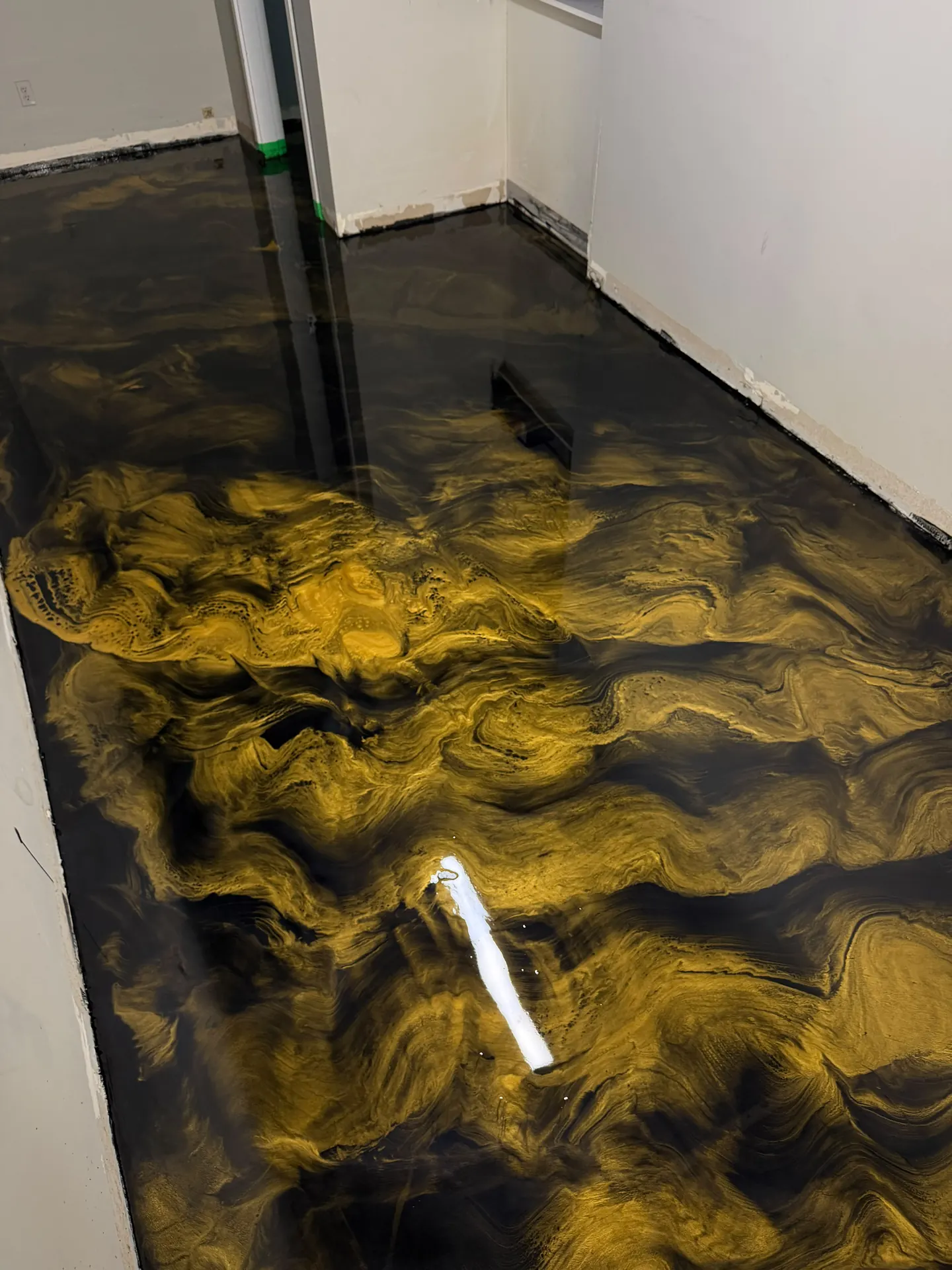 Black and gold metallic epoxy bathroom floor, by Westside Mogul Resin in Calgary
